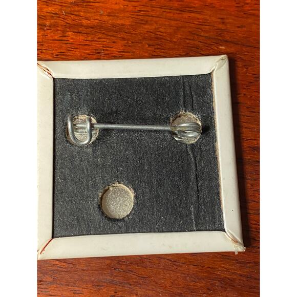 Pin back Lapel Button ad for Michael Jordan's The Restaurant 1.50 x 1.50 in EUC - Picture 5 of 9